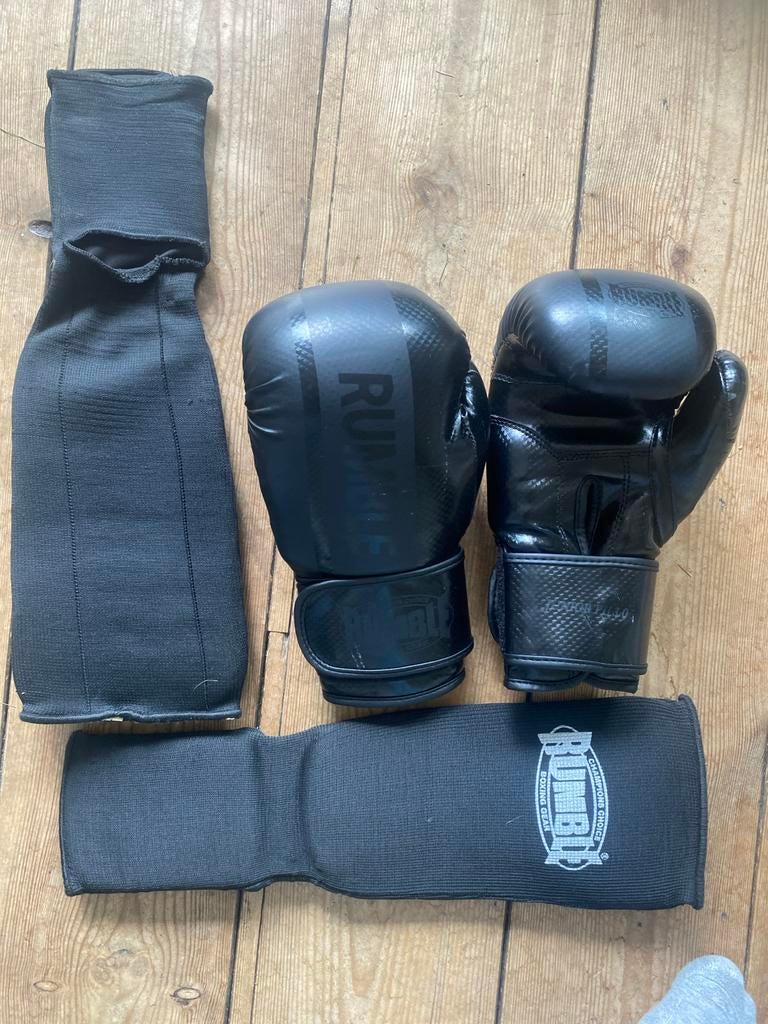 Bokshandschoenen en scheenbeschermers rumble, Ophalen, Zo goed als nieuw