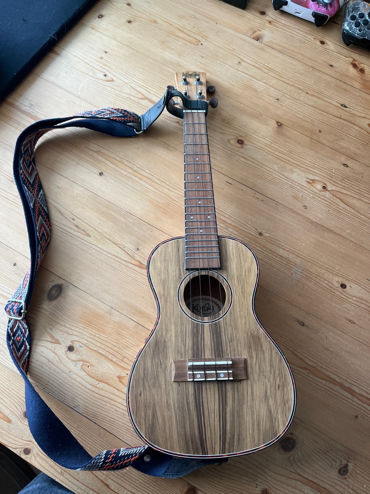 Korala UKC-910 Ukelele met band, Ophalen, Zo goed als nieuw, Ukelele