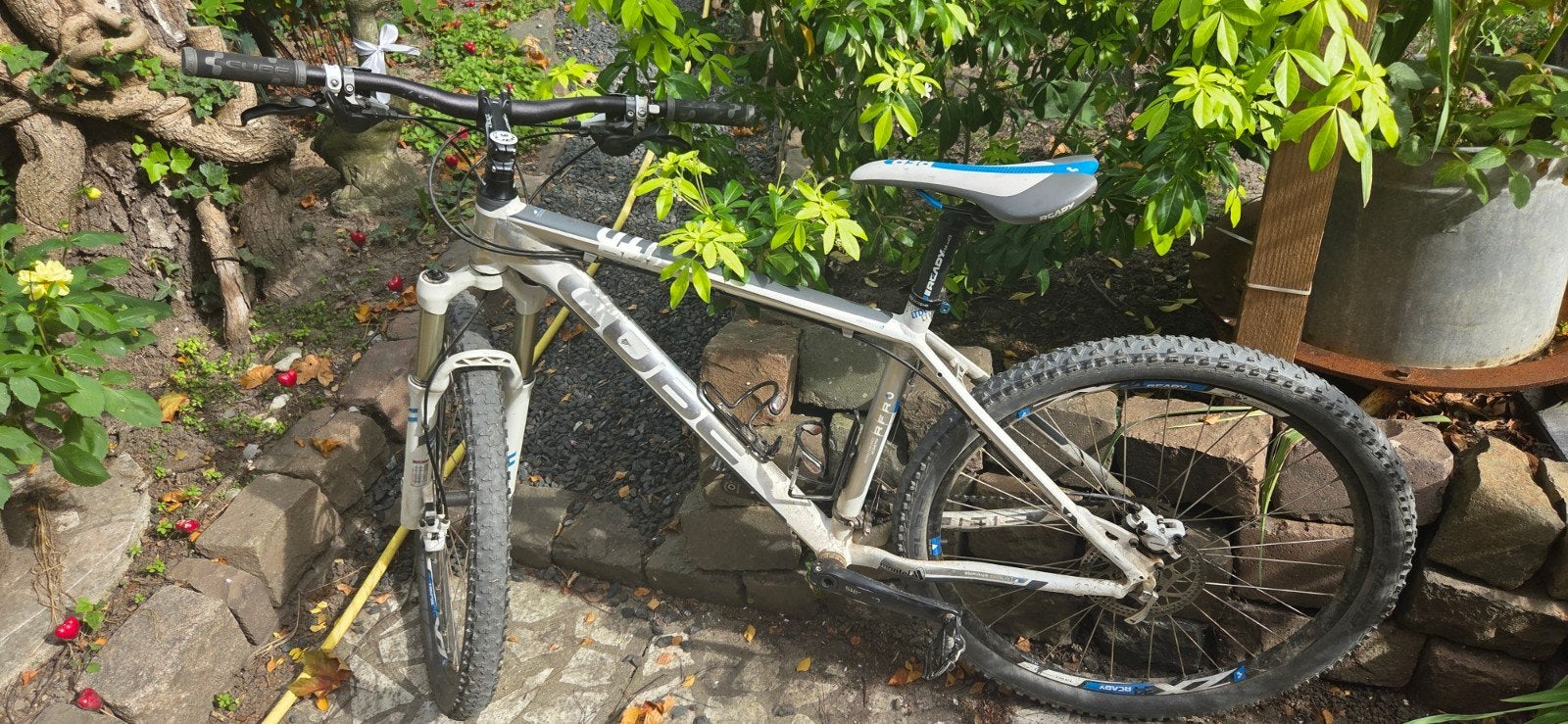 Foto 2 van Cube LTD Pro Mountainbike 18 inch