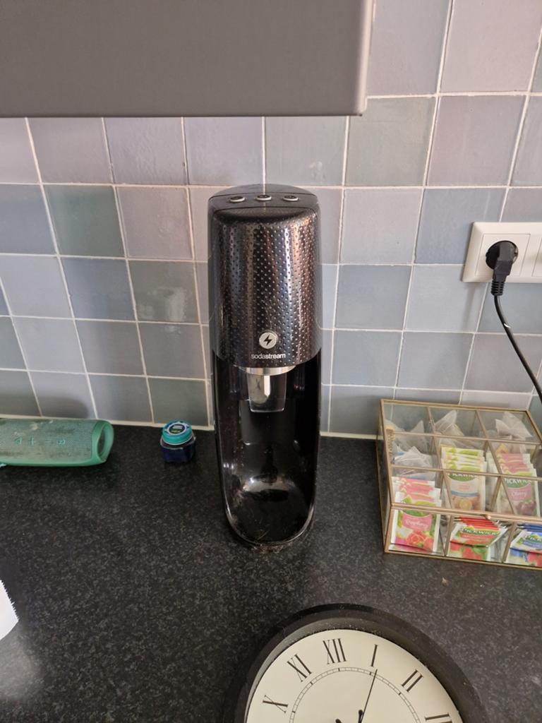 Sodastream bruiswatermachine met 2 flessen, Ophalen of Verzenden, Gebruikt
