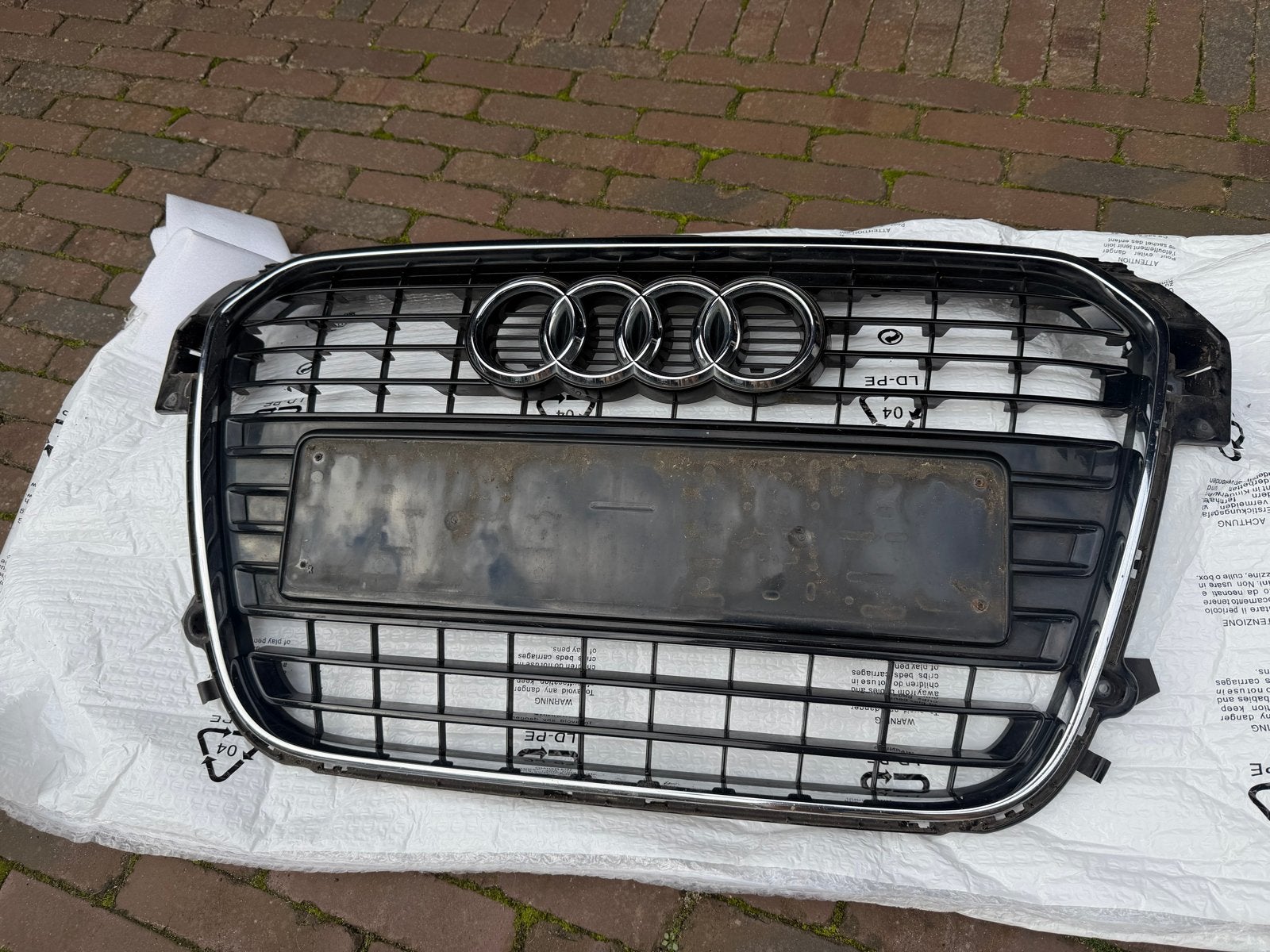 Audi A1 8X (2012) Voorgrill - Origineel, Auto-onderdelen, Gebruikt, Voor, Bumper, Audi
