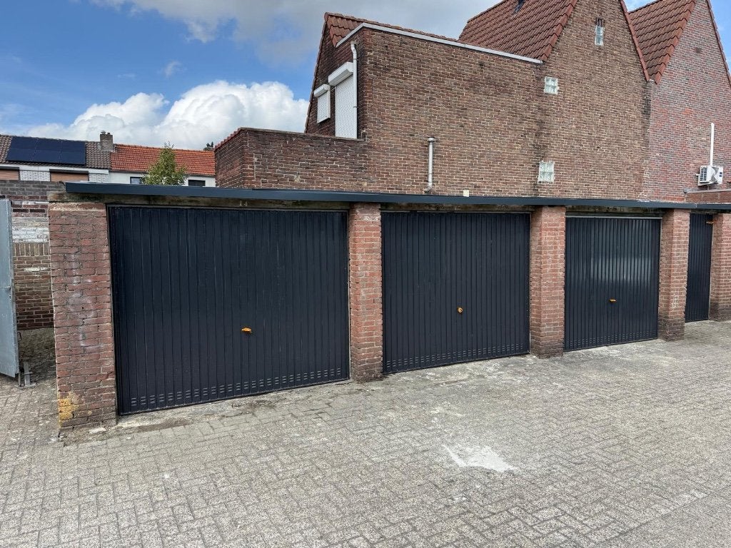 Te huur opslagruimten Montfortstraat 7 te Hoensbroek