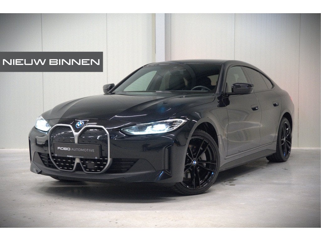 BMW i4 eDrive40 84 kWh | Stoelverwarming | Stuurverwarming |, Auto's, BMW, Achterwielaandrijving, Gebruikt, Leder, 83 kWh