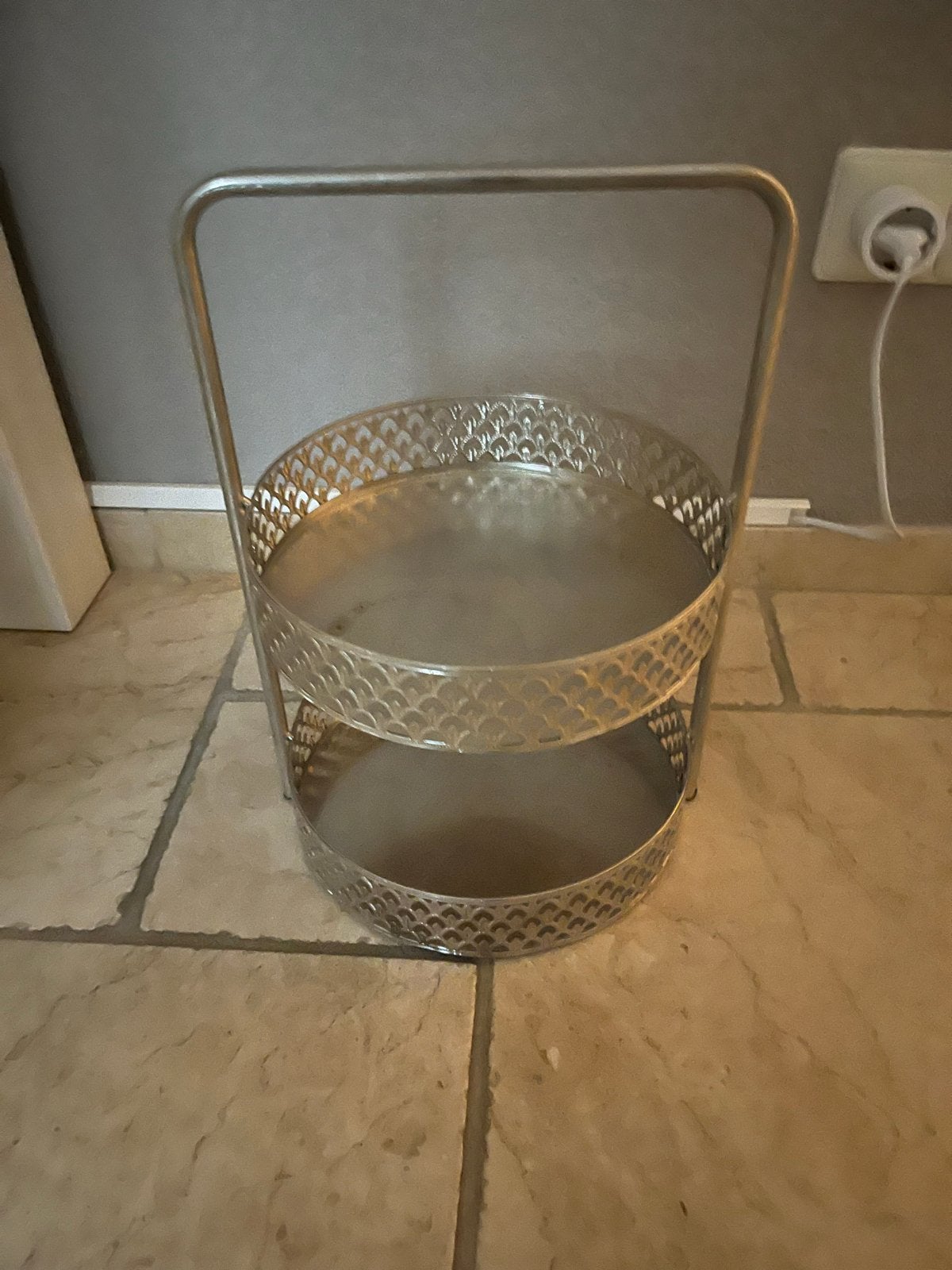 Gouden etagere met twee lagen, Gebruikt, Met opstaande rand, Rond, Ophalen of Verzenden