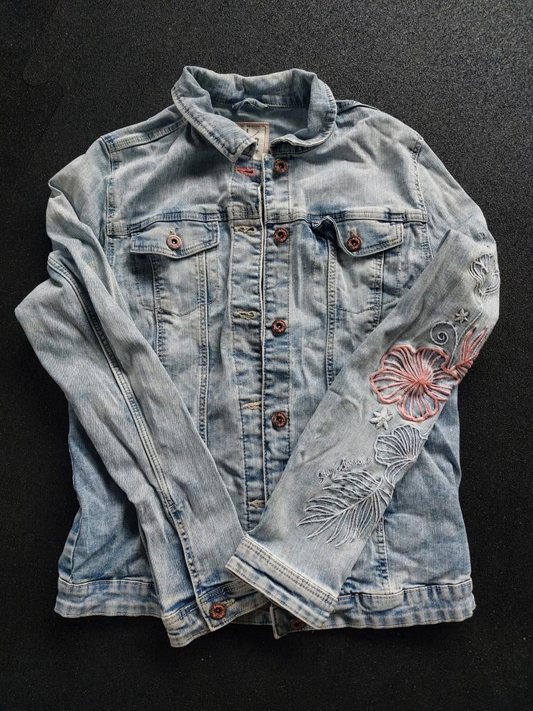 Stoere spijkerjas met borduursels maat 176, Ophalen of Verzenden, Gebruikt, Meisje, Jas