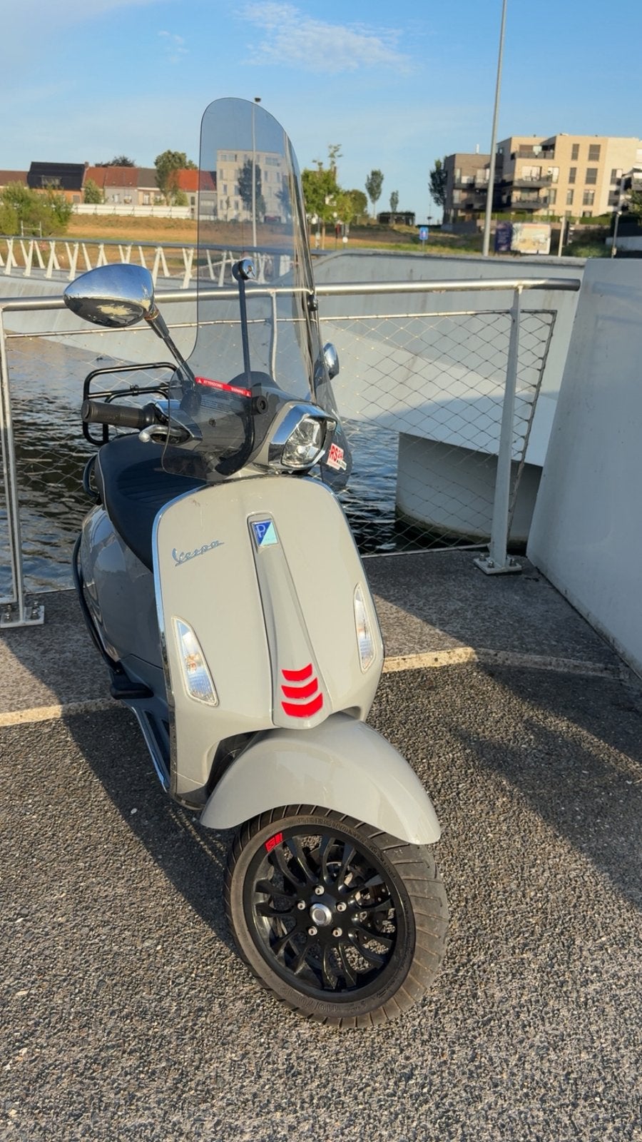 Vespa sprint, Fietsen en Brommers, Scooters | Vespa, Ophalen, Zo goed als nieuw, Benzine
