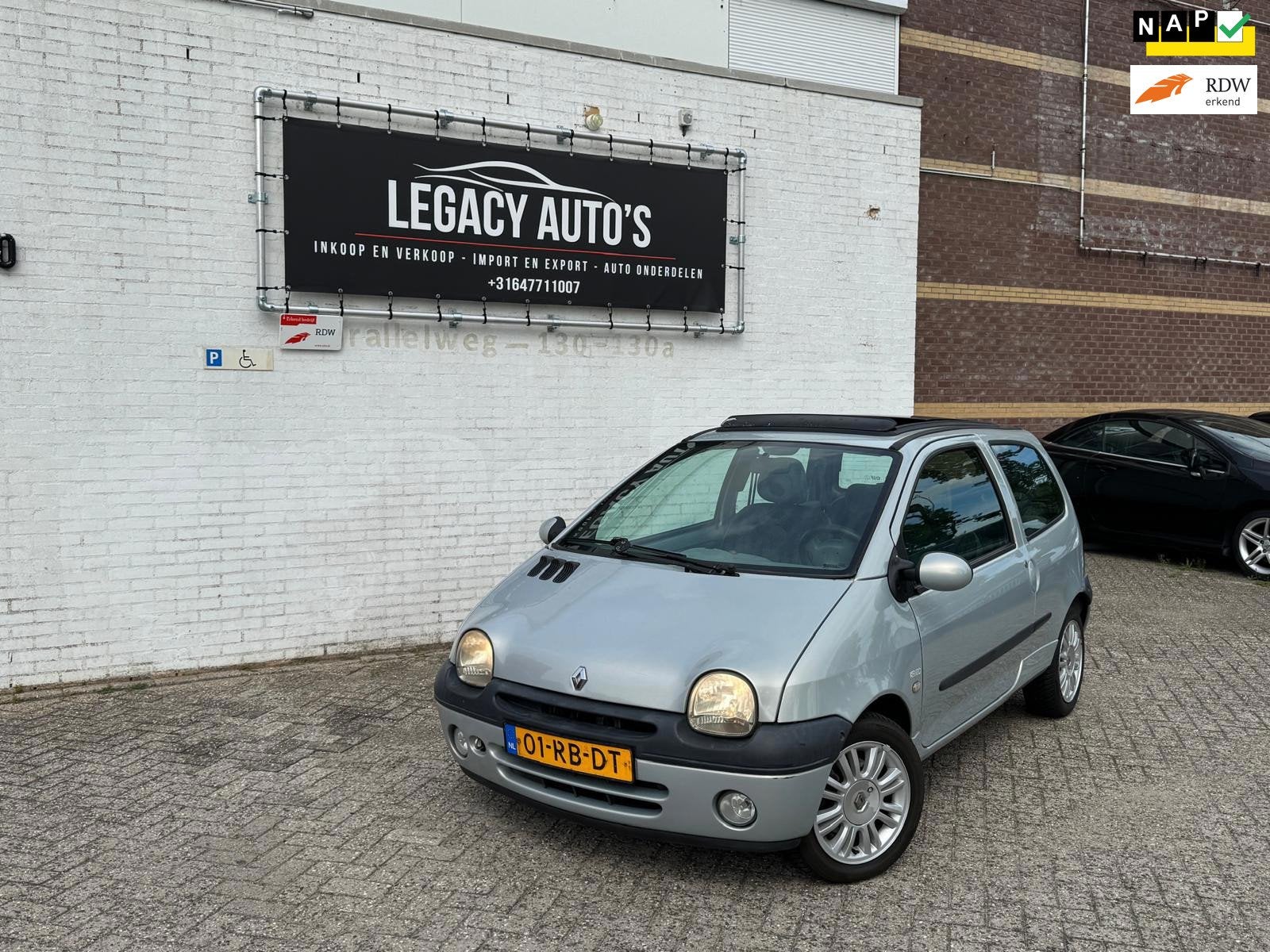 Renault Twingo 1.2-16V Kenzo Eco Quickshift 5 - NIEUW APK BI, Dealer onderhouden, Zwart, 4 cilinders, 4 stoelen