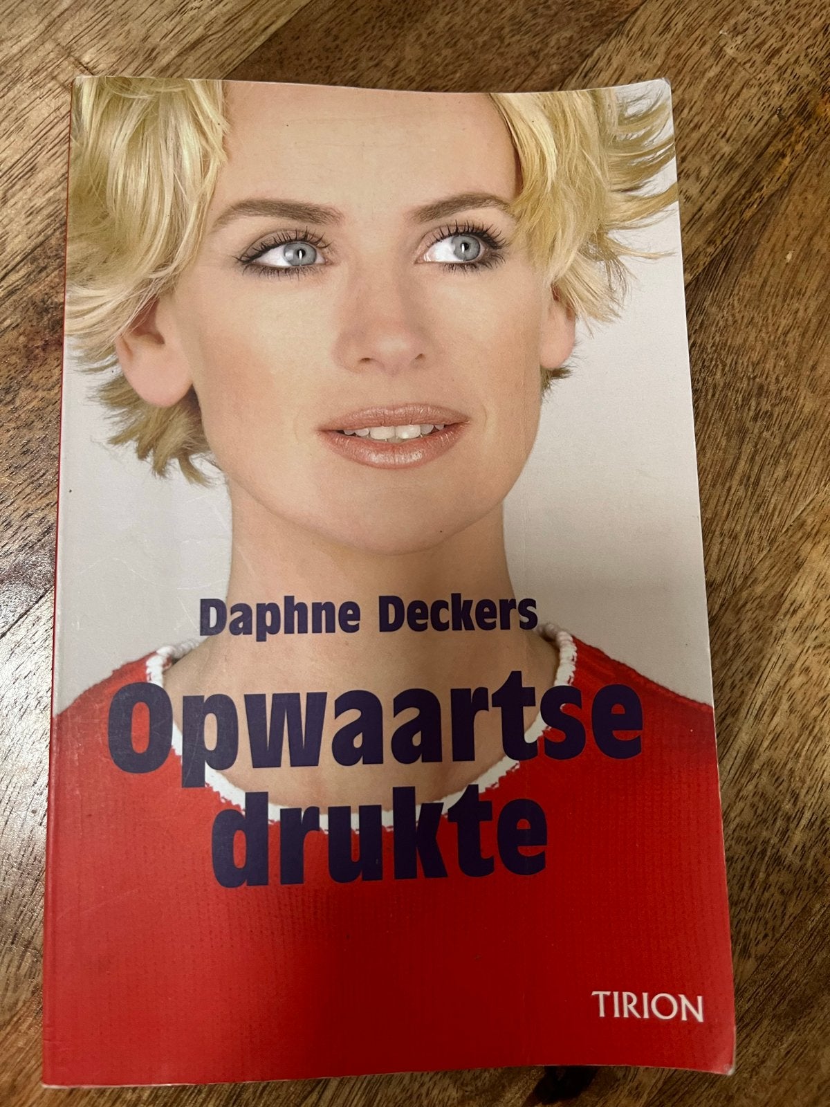 Daphne Deckers - Opwaartse drukte, Ophalen of Verzenden, Gelezen, Nederland