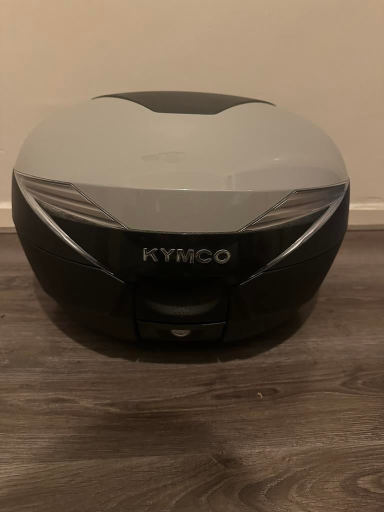 Kymco Motorscooter Originele Helmkoffer Nieuw, Ophalen of Verzenden, Zo goed als nieuw