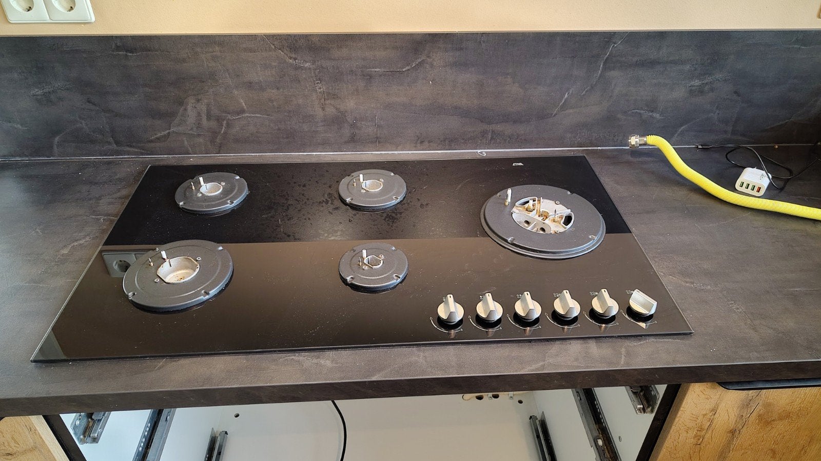 ETNA KGG890ZTA Gasfornuis 5-pits Zwart Glas, Witgoed en Apparatuur, Kookplaten, Ophalen, Gebruikt, Inbouw, Gas