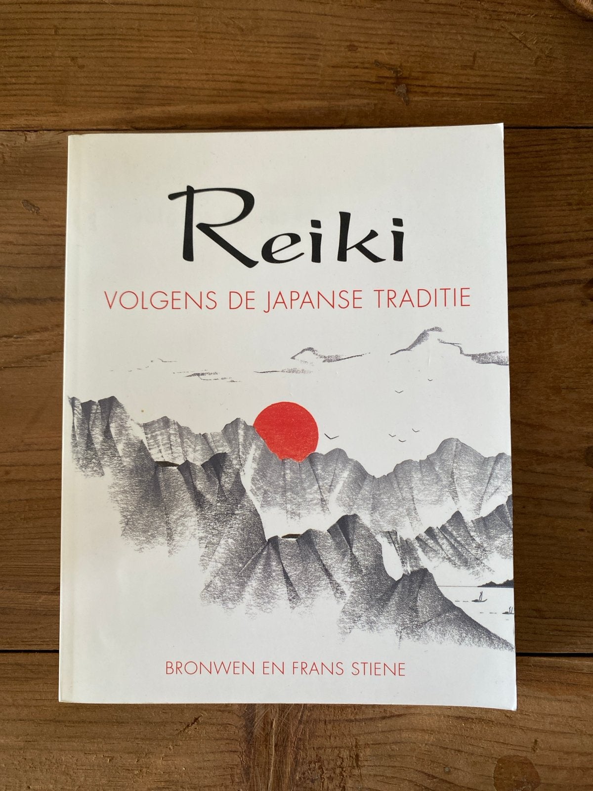 Reiki volgens de Japanse traditie - Bronwen en Frans Stiene, Boeken, Ophalen of Verzenden, Zo goed als nieuw, Spiritualiteit algemeen