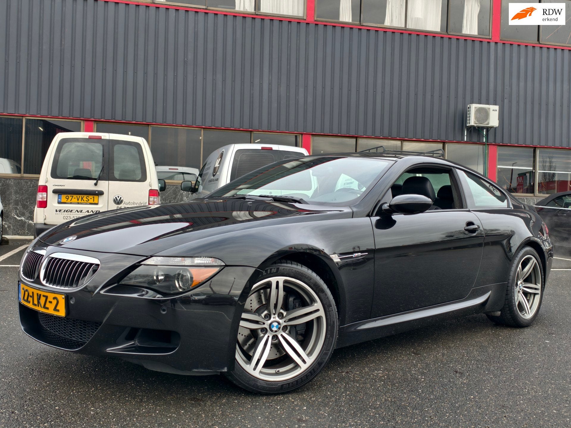 BMW 6-serie M6 / 5.0 V10 / CARBON DAK /19'|YOUNGTIMER / GERE, Auto's, BMW, Dealer onderhouden, Achterwielaandrijving, Zwart, Zwart