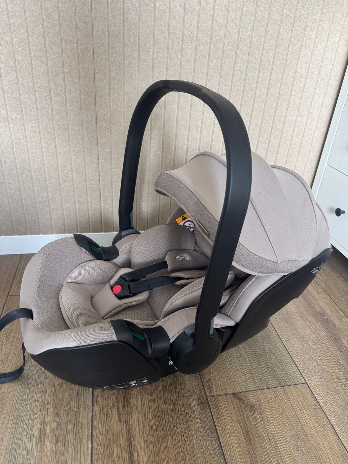 Britax Römer Baby-Safe iSense autostoel Nieuw!, Romer, Autogordel of Isofix, Zo goed als nieuw, 0 t/m 13 kg
