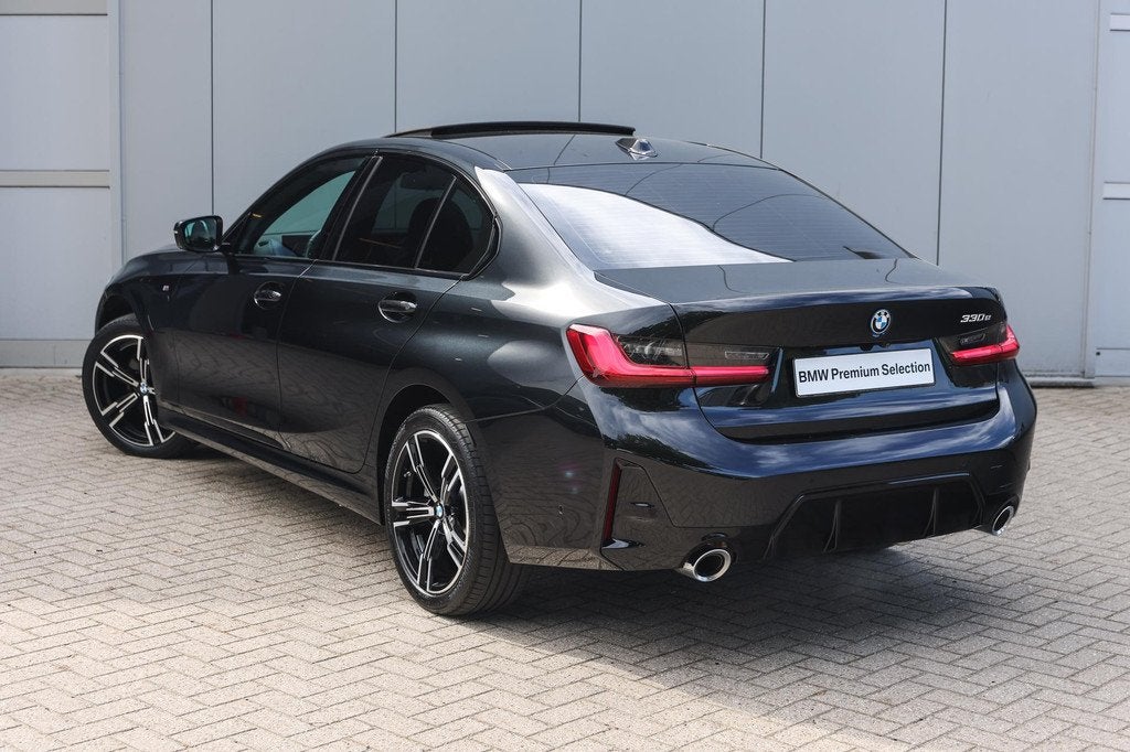 BMW 3 Serie 330e M Sport Automaat / Schuif-kanteldak / Trekh, Auto's, BMW, Achterwielaandrijving, Gebruikt, 4 cilinders, Automatische klimaatregeling