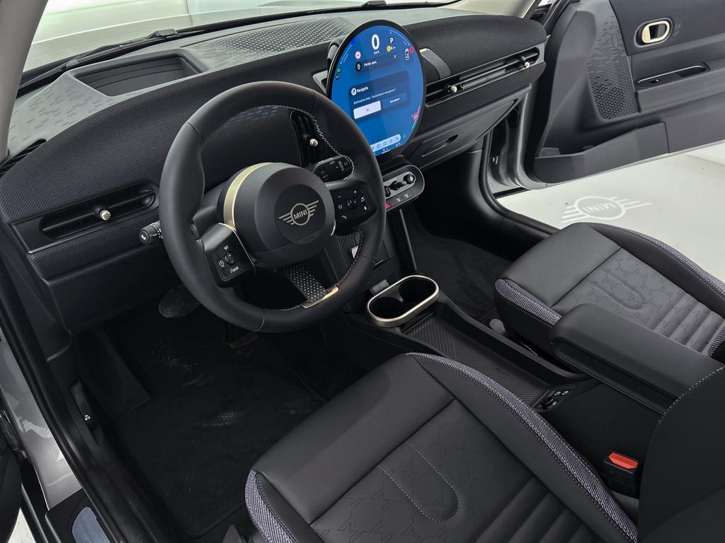 MINI Hatchback Cooper C Automaat / Classic / Pakket S / 17 i, Auto's, Mini, Stof, Zwart, 156 pk, 4 stoelen