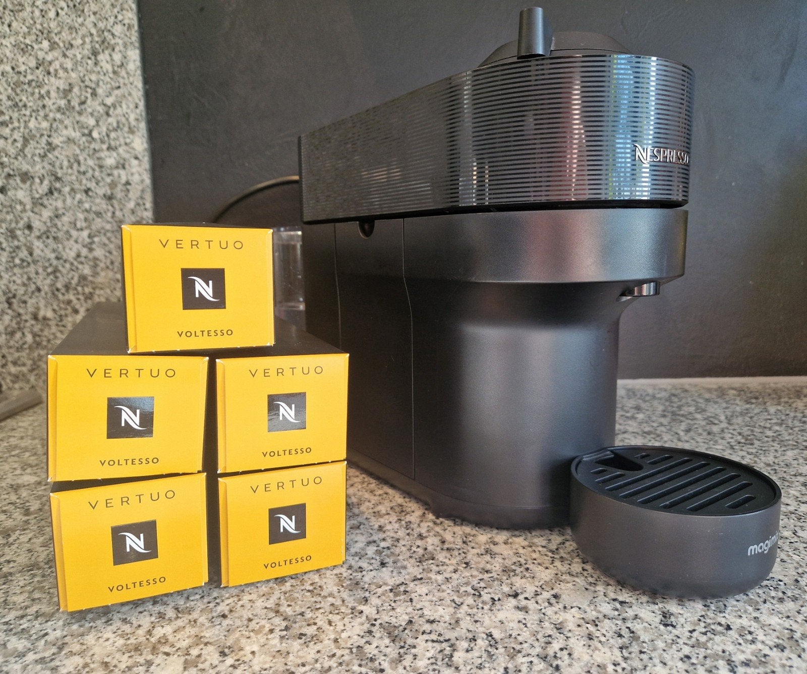 Nespresso Vertuo Pop koffiemachine met 45 cups, Koffiepads en cups, Koffiemachine, Ophalen of Verzenden, Zo goed als nieuw