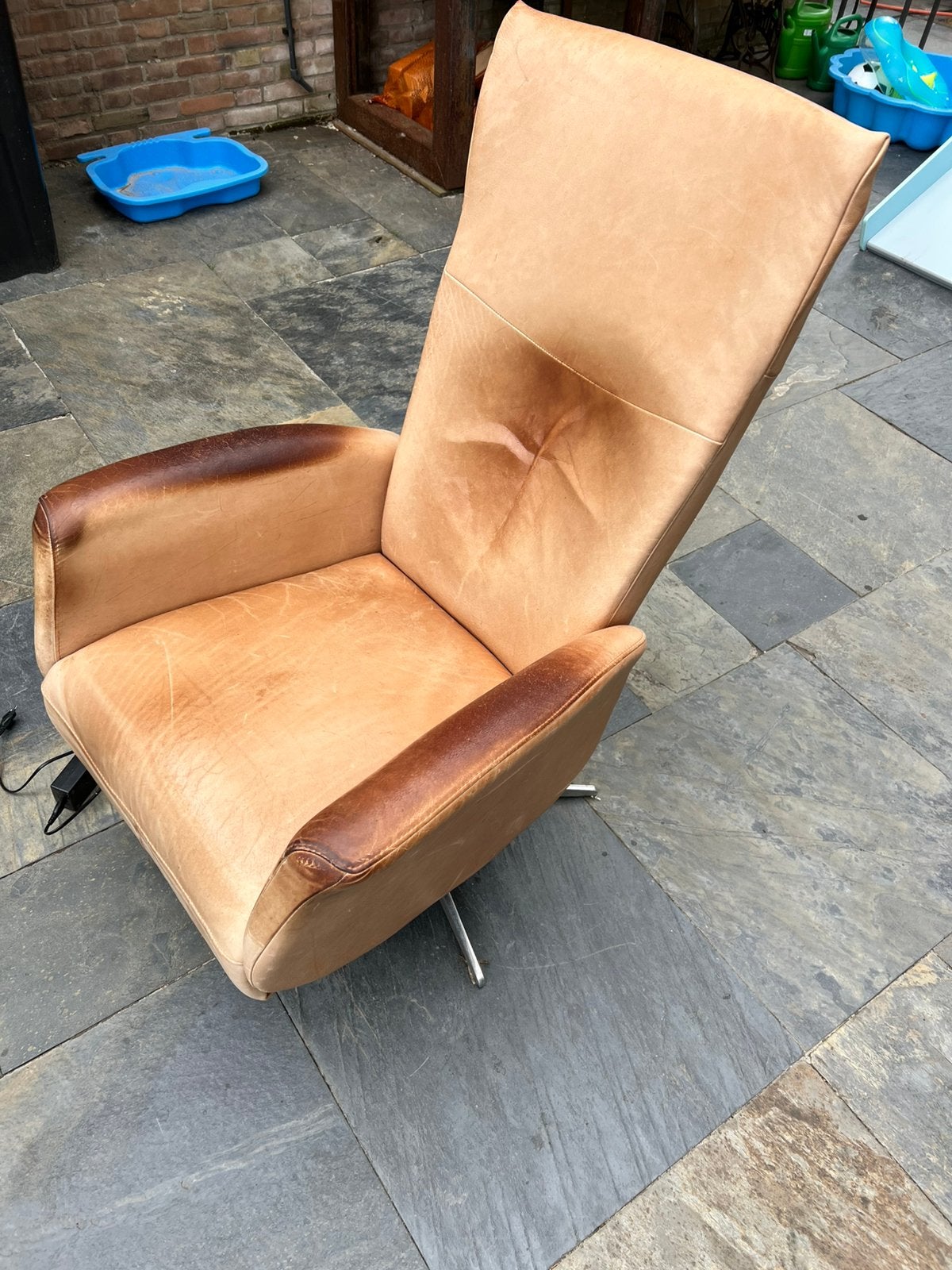 Elektriche relax stoel, Ophalen, Gebruikt, Leer, 50 tot 75 cm