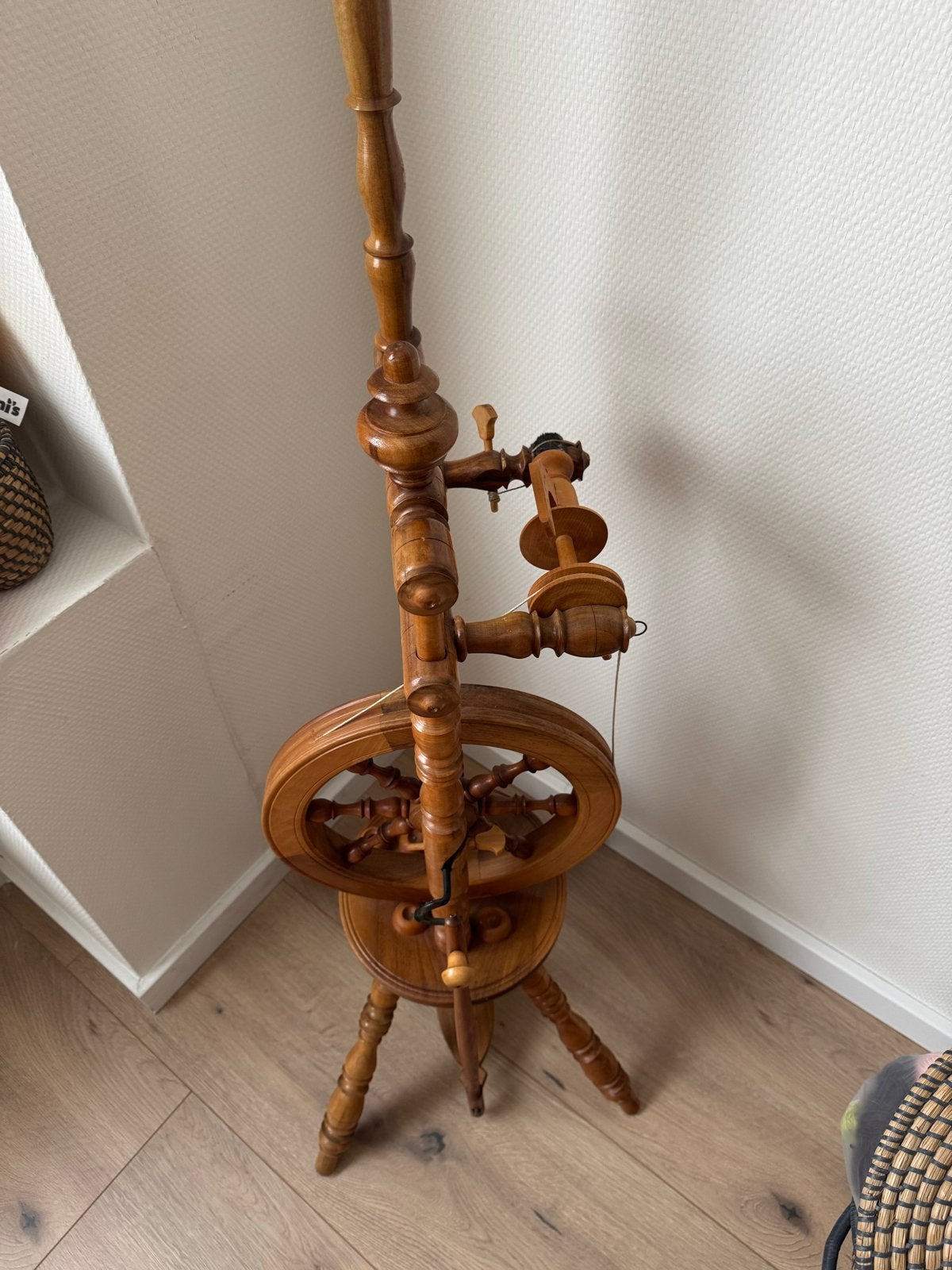 Mooi houten spinnewiel, nog heel goed, Hobby en Vrije tijd, Ophalen of Verzenden, Zo goed als nieuw, Spinnewiel