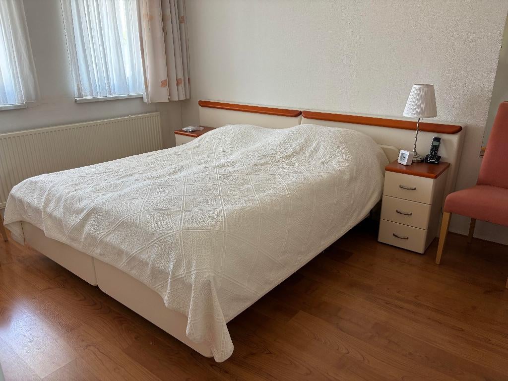 Slaapkamer meubels bed en kast, Ophalen, Beige, Tweepersoons, Zo goed als nieuw