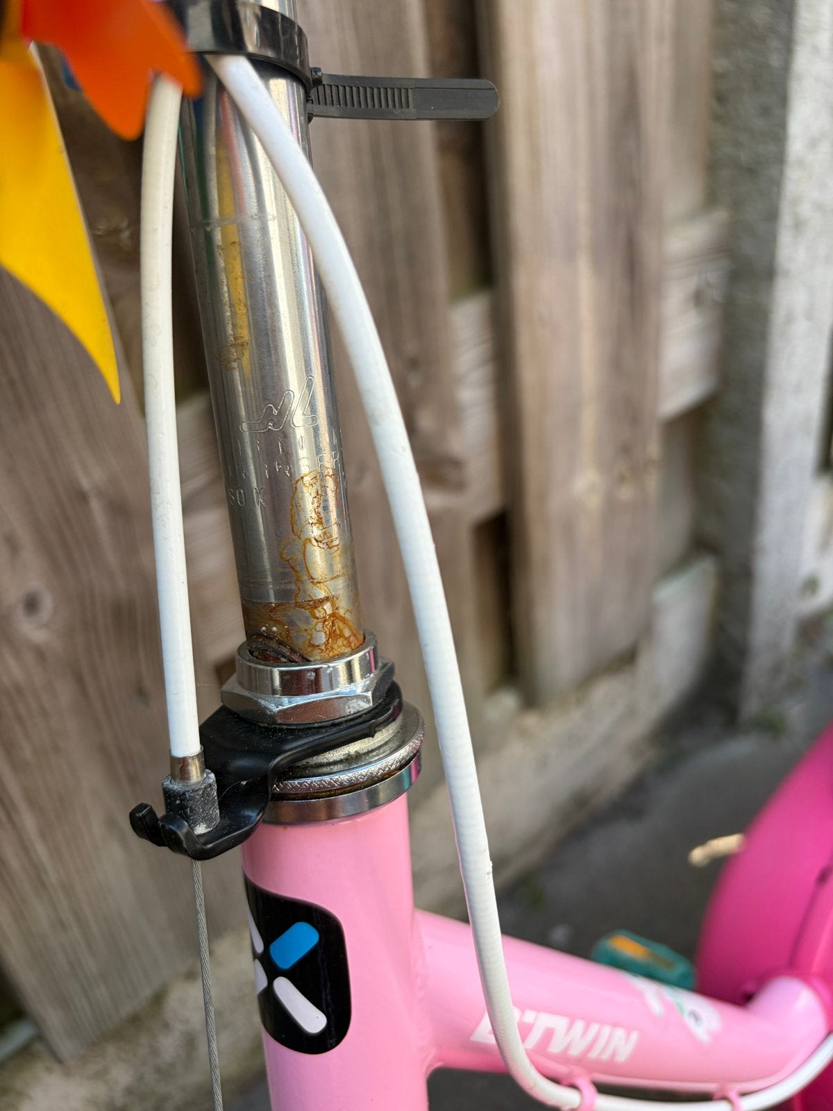 Meisjesfiets Decathlon 12 inch met zijwieltjes, Ophalen, Zijwieltjes, Gebruikt, Velgrem