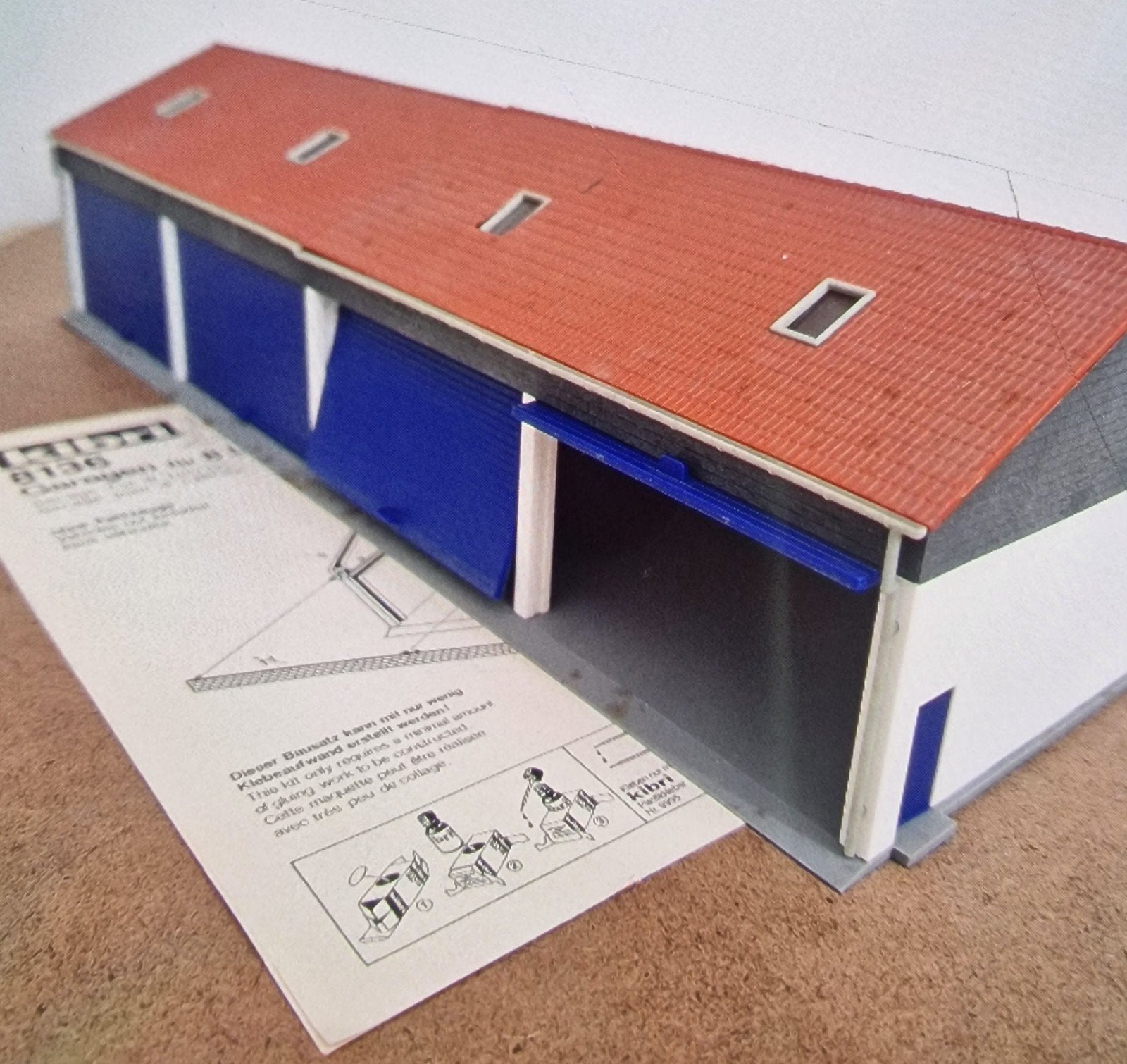 KIBRI HO 8136, GARAGE BEDRIJFSAUTO'S, Ophalen of Verzenden, Gelijkstroom of Wisselstroom, Brug, Tunnel of Gebouw, Overige merken