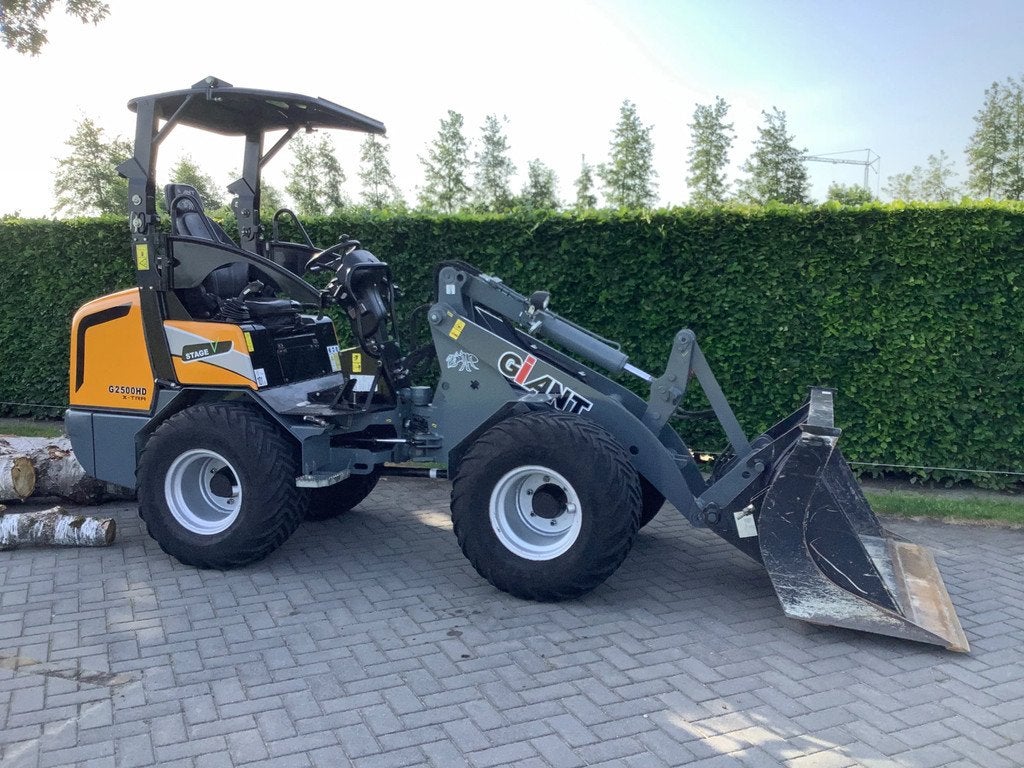 Giant G2500x-tra 931 uur (bj 2020), Wiellader of Shovel