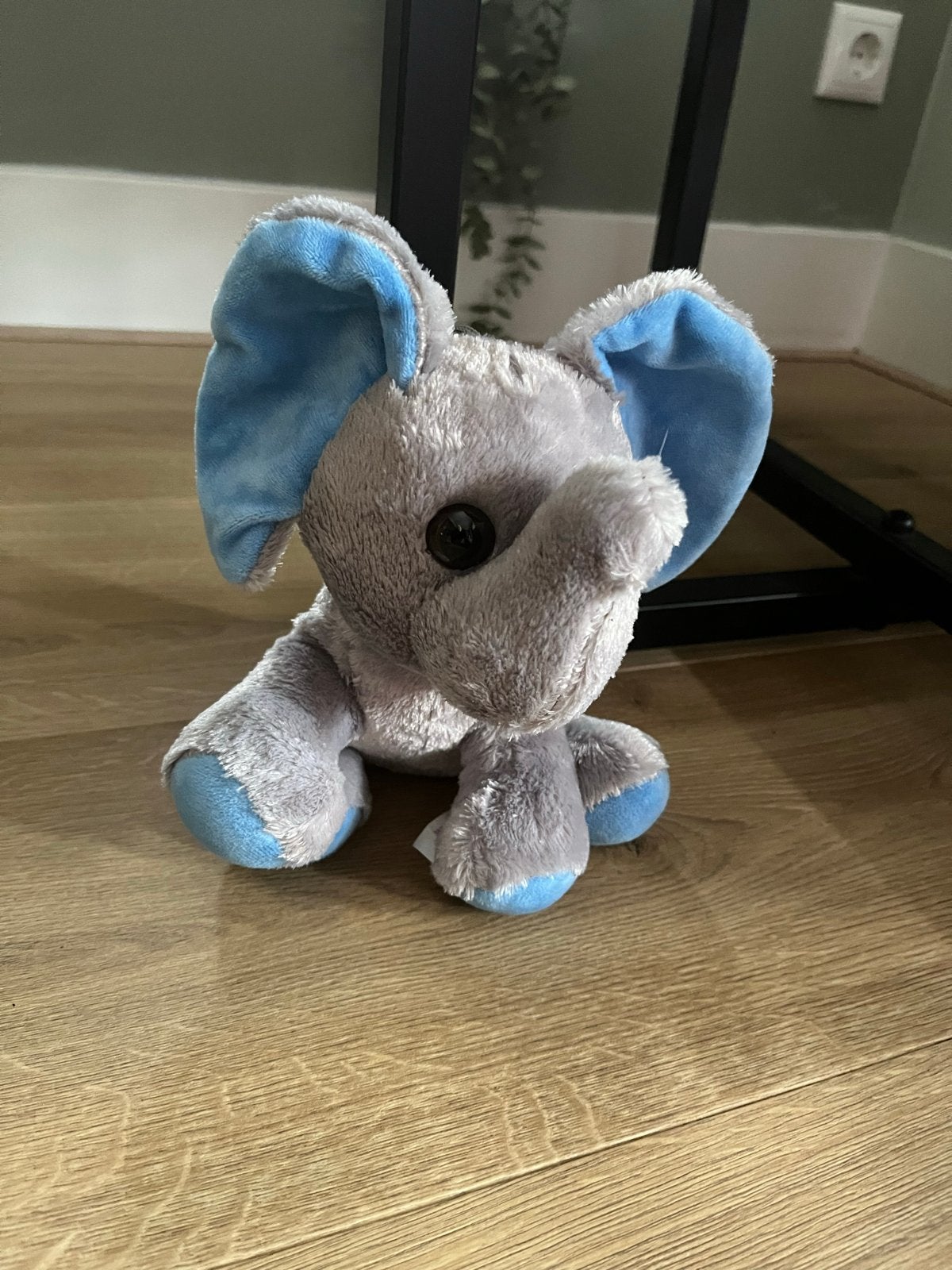 Schattige grijze olifant knuffel met blauwe accenten, Grijs, Ophalen of Verzenden, Zo goed als nieuw, Middelgroot (20 tot 80 cm)