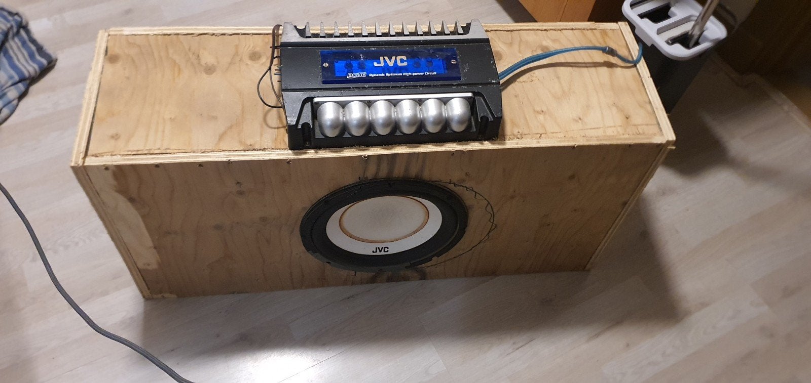 JVC Subwoofer met versterker in zelfbouw kist, Audio, Tv en Foto, Luidsprekers, 150 watt of meer, Gebruikt, Subwoofer, JVC