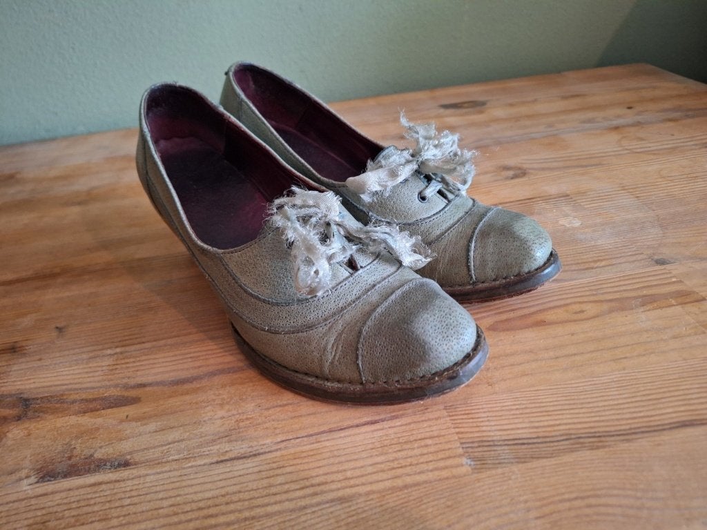 Groene Neosens hakken maat 40, vintage look, veterschoenen, Ophalen of Verzenden, Gedragen, Groen