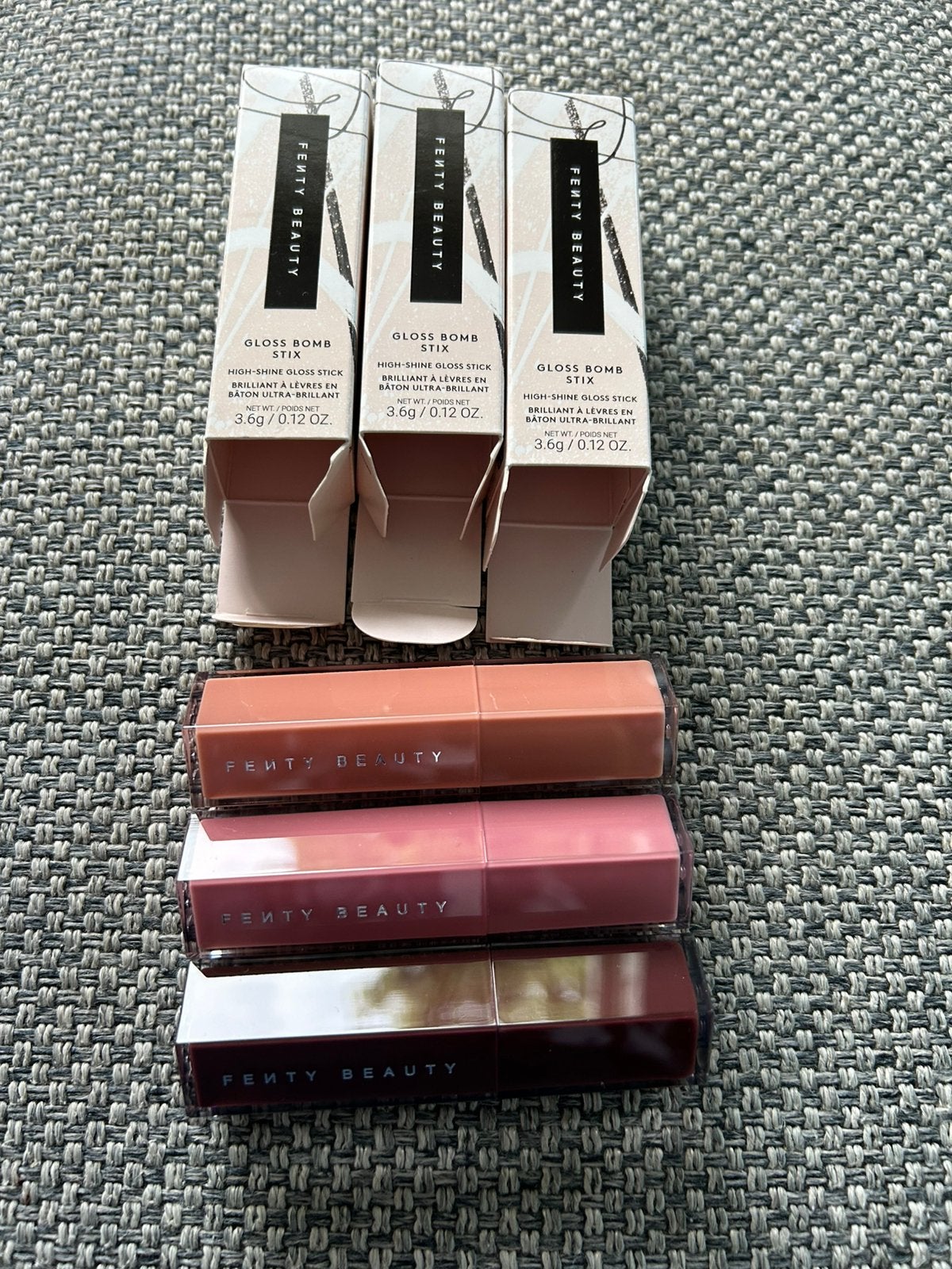 Fenty Beauty Gloss Bomb Stix & High Shimmer-10 kl.-Nieuw!, Nieuw, Ophalen of Verzenden, Make-up, Overige kleuren