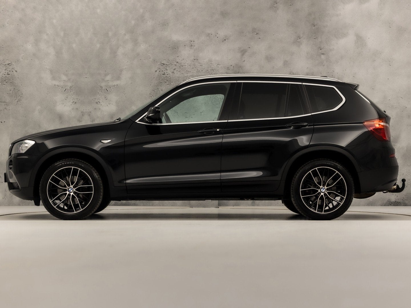 BMW X3 xDrive20i Sport 184Pk Automaat (GROOT NAVI, M STUUR,, Auto's, BMW, Gebruikt, Zwart, 4 cilinders, Zwart