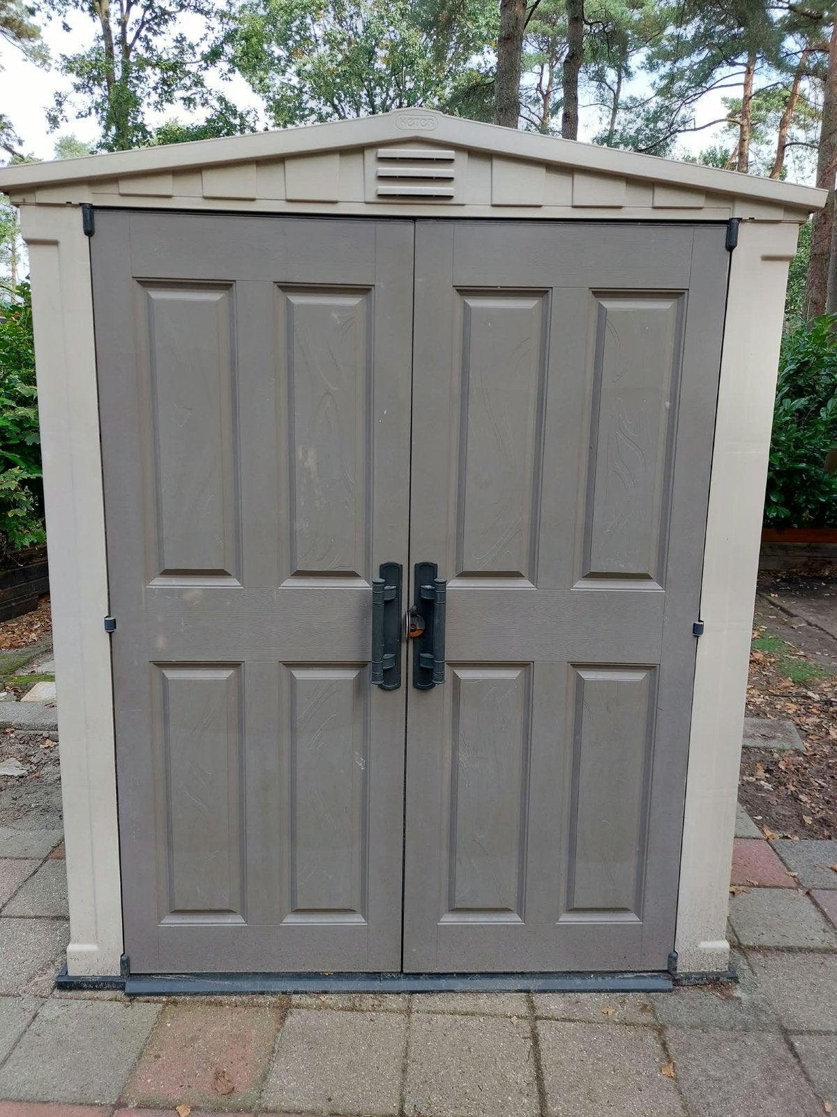 Te koop: Nette Keter kunststof tuinkast / tuinhuisje, Kunststof, Zonder ramen, Ophalen, Minder dan 250 cm