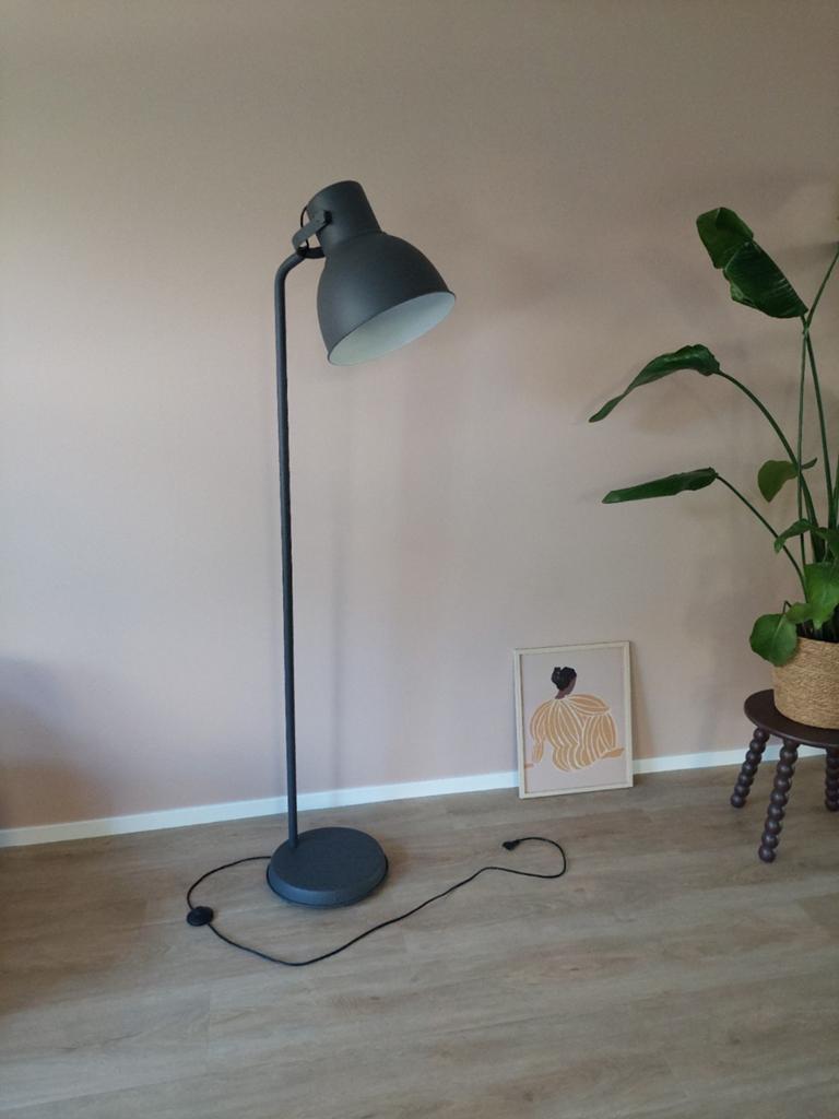 Ikea Hector Grijze Staande Lamp, Huis en Inrichting, Ophalen, Modern, Industrieel, Zo goed als nieuw, Metaal