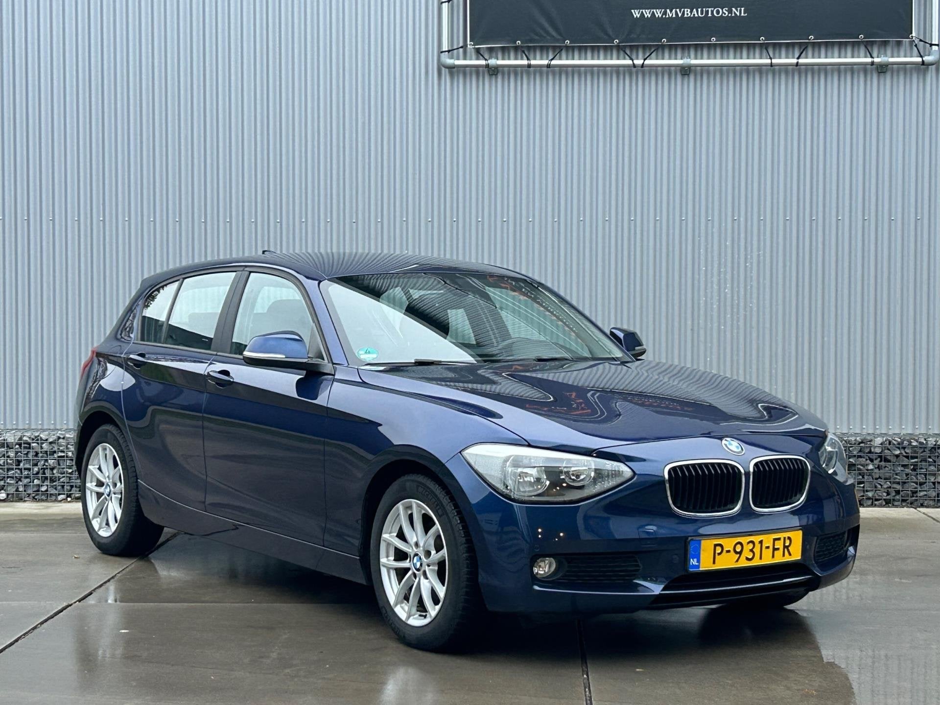 BMW 1-serie 116i High Executive, navi, stoelverwarming, crui, Auto's, Euro 5, Gebruikt, 4 cilinders, Blauw