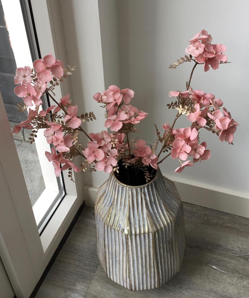 Vaas met kunstbloemen, Huis en Inrichting, Woonaccessoires | Vazen, Ophalen, Nieuw, Overige kleuren, Overige materialen