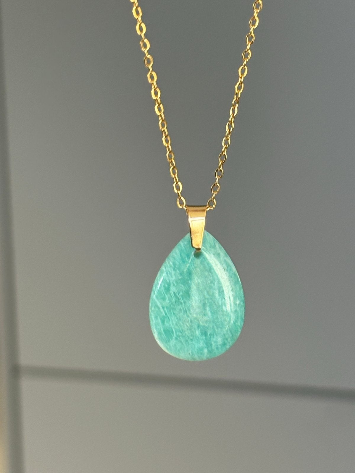 Turquoise Hanger Ketting met Goudkleurige Sluiting, Blauw, Nieuw, Cariadgems@hotmail.com, Ophalen of Verzenden