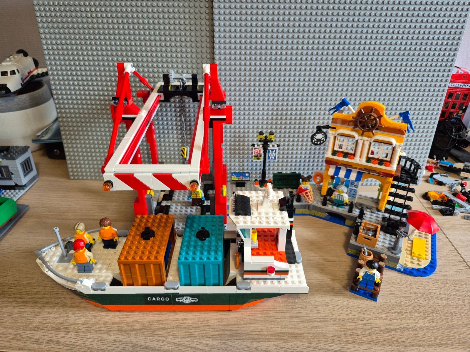 LEGO City 60422 Vrachtschip met Haven en Restaurant, Ophalen of Verzenden, Gebruikt