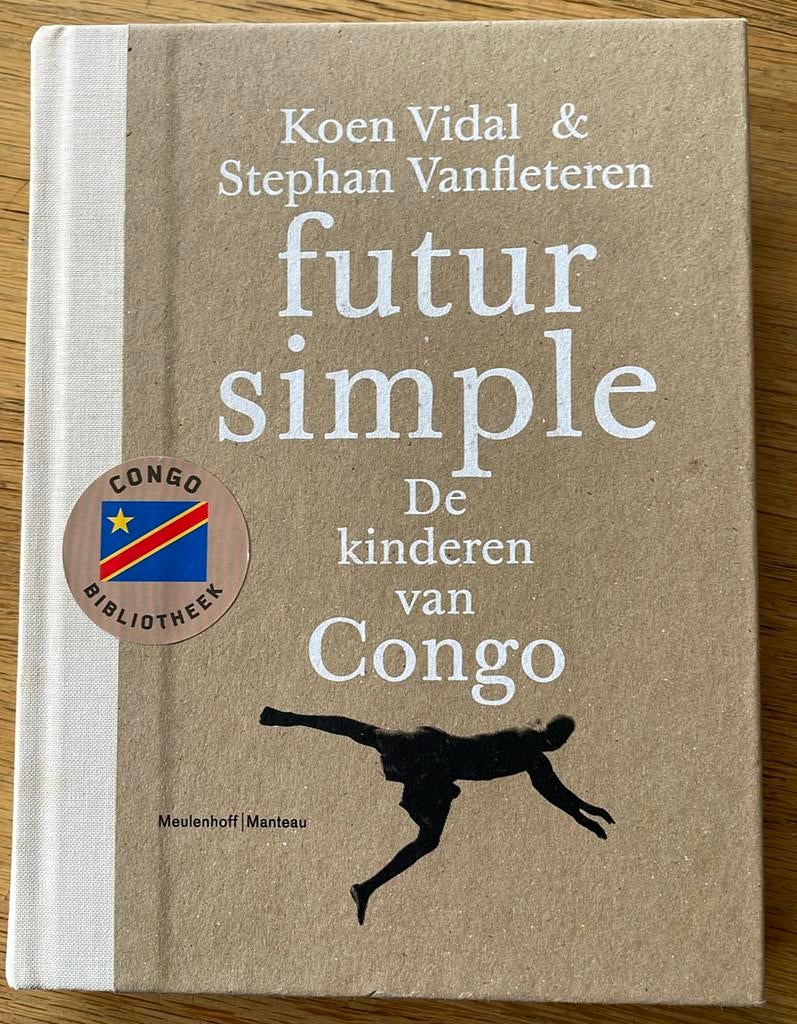 Futur simple - De kinderen van Congo. Vidal en Vanfleteren, Ophalen of Verzenden, Zo goed als nieuw, Europa