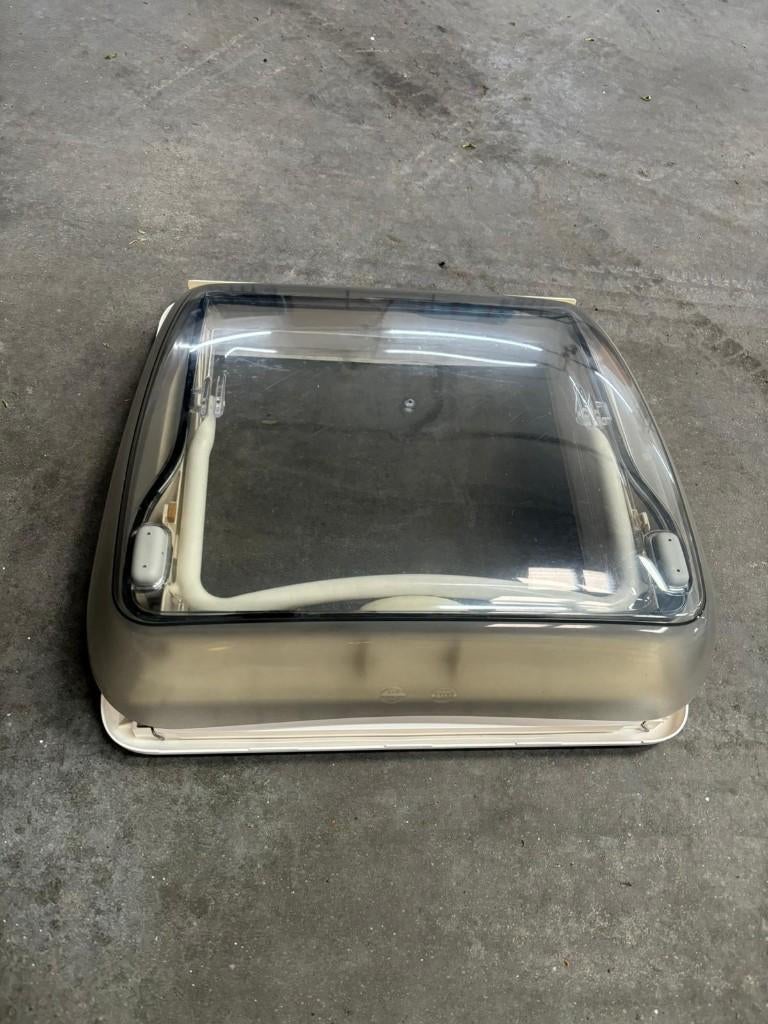 Dometic dakluik 40x40 cm voor camper/caravan excl. hor/verd., Ophalen, Gebruikt