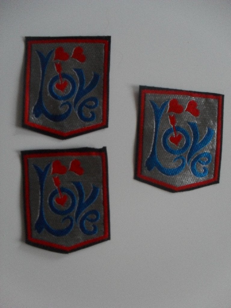 Love tekst muziek kledingpatch embleem logo, Ophalen of Verzenden, Gebruikt, Overige typen