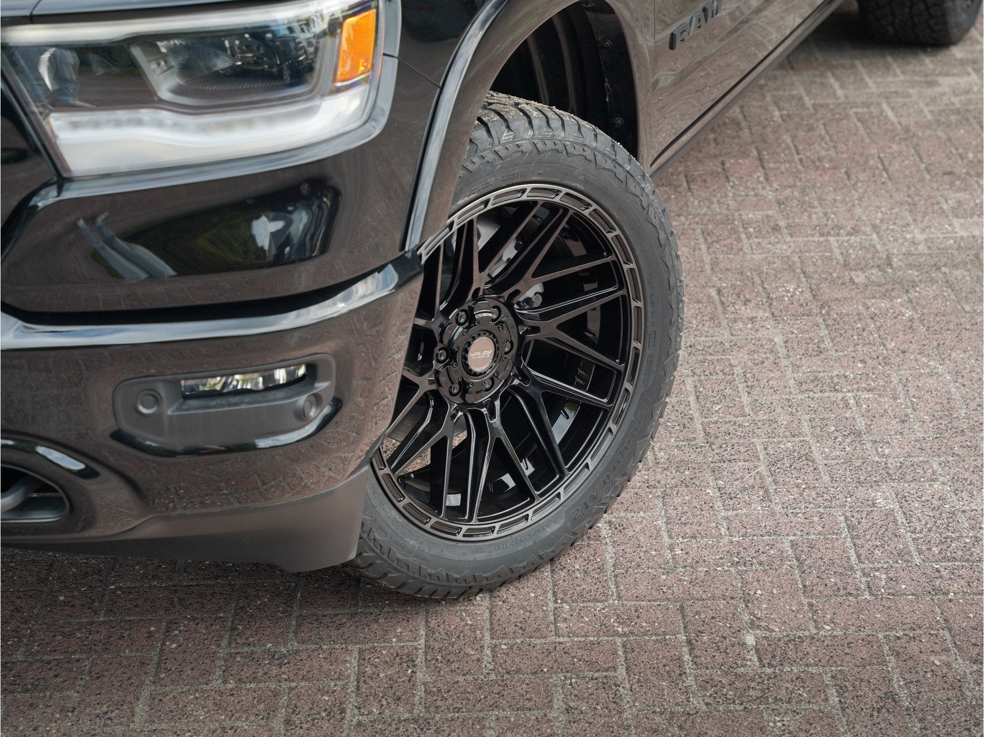 Dodge Ram 1500 5.7L V8 Laramie Night 4x4 CrewCab Incl. 4Play, Automaat, 2460 kg, 5654 cc, Adaptive Cruise Control