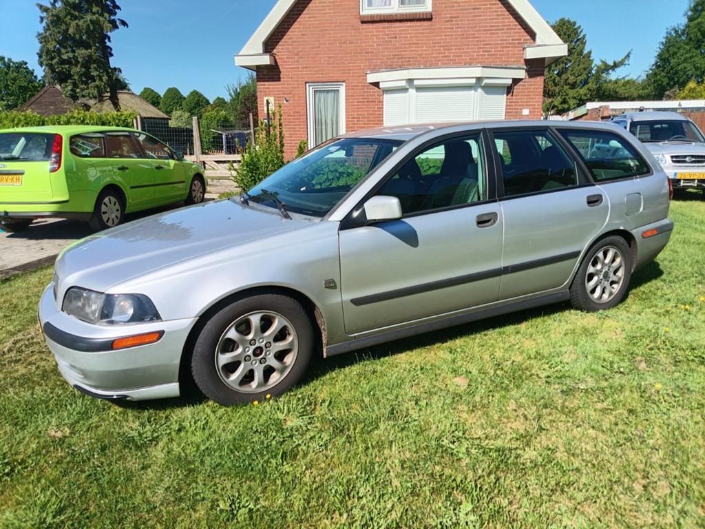 Volvo V40 2.0 T 2000 Grijs, loop of sloop (trackday?), Auto's, Voorwielaandrijving, 164 pk, 4 cilinders, Origineel Nederlands