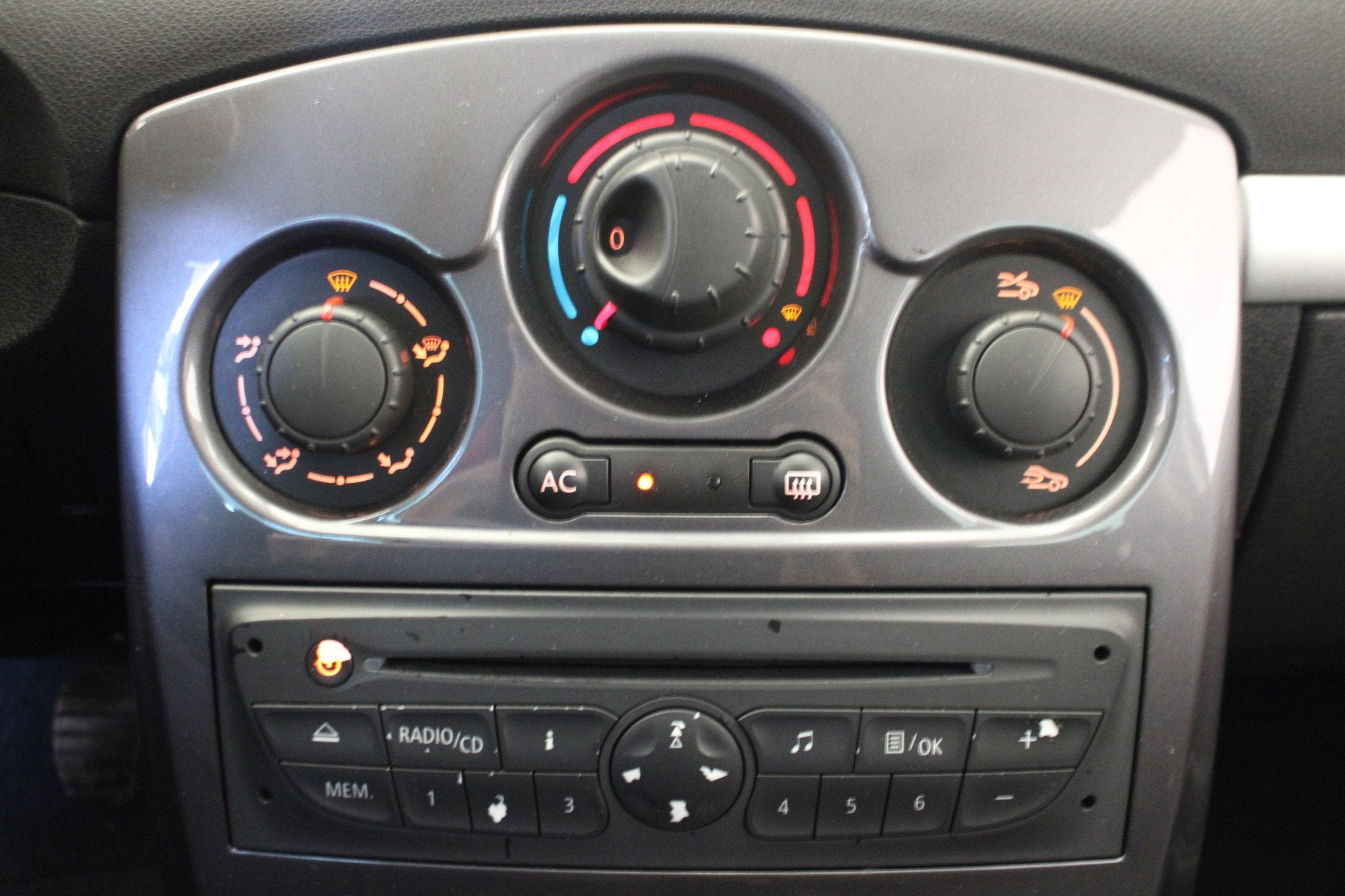 Renault Clio 1.2 Collection (bj 2012), Voorwielaandrijving, Euro 5, Stof, Gebruikt