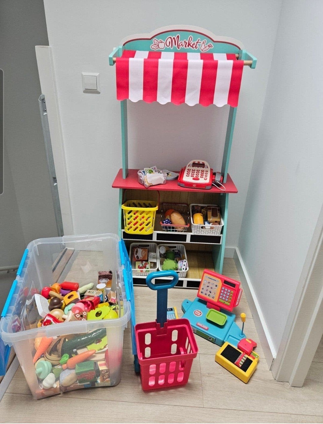 speelgoed winkel met veel speelgoed, Ophalen