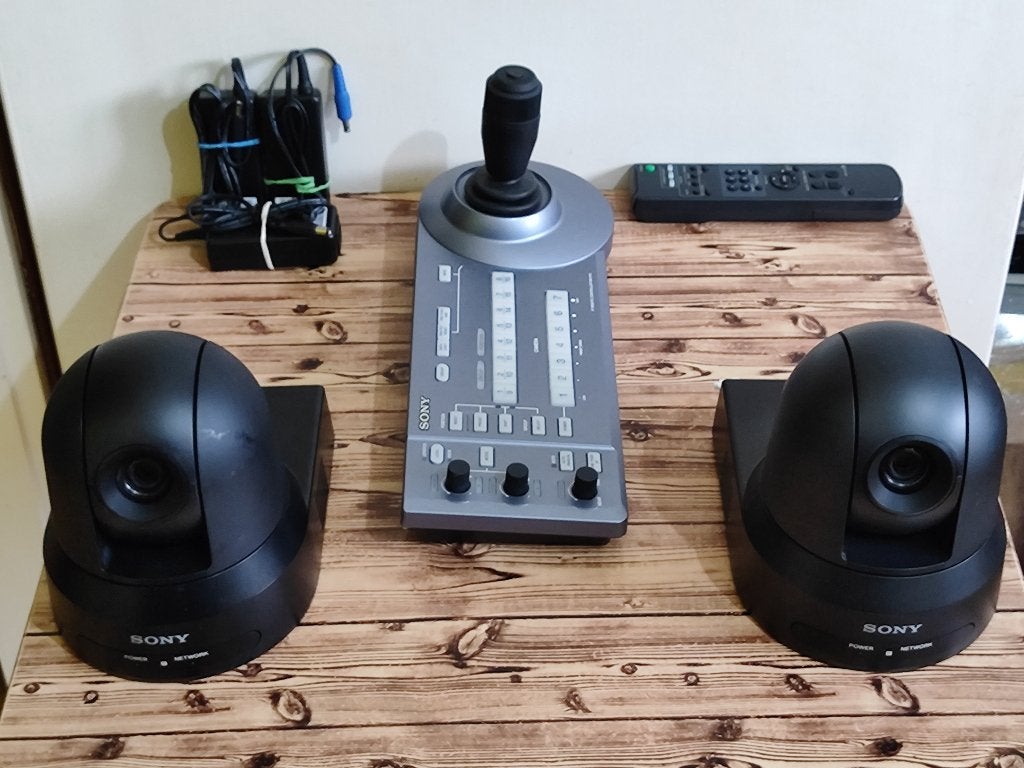 2x SONY SRG x400 PTZ Streaming HDTV Cameras + IP Controller, Verzenden, Zo goed als nieuw