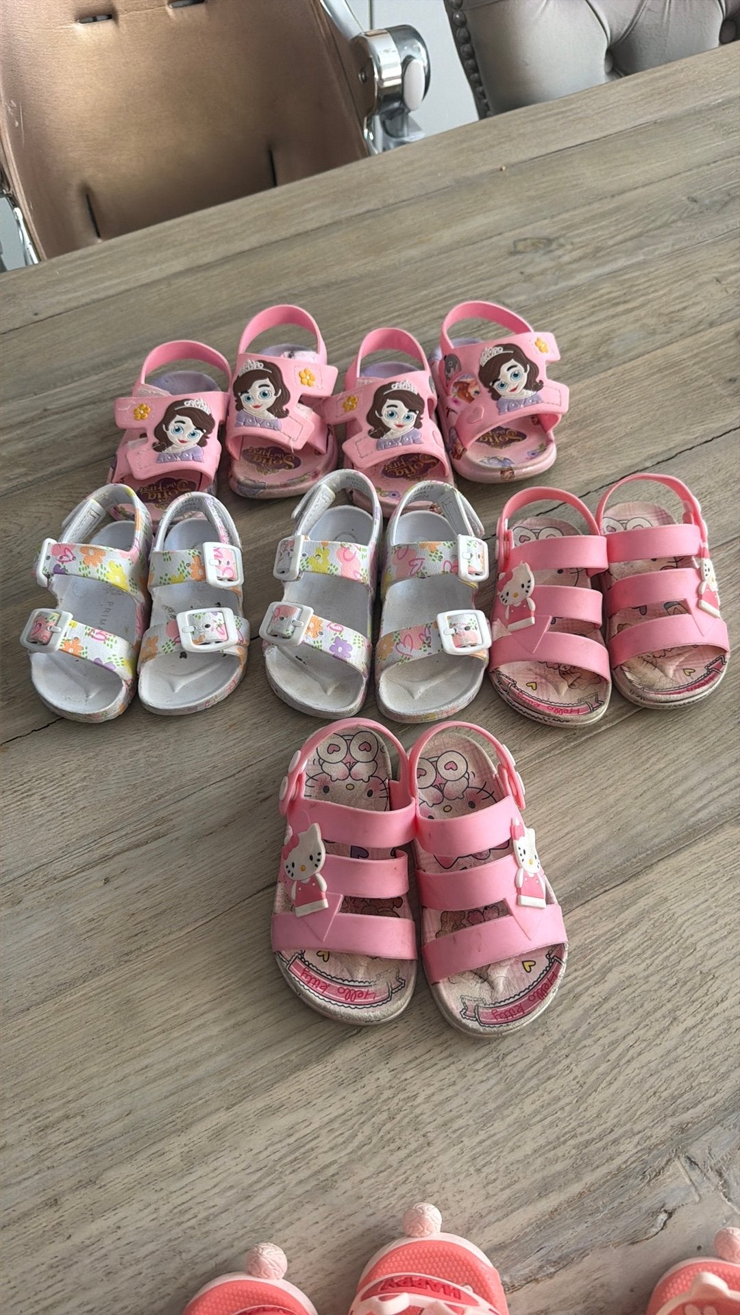 Gratis slippers maat 20/21, 22, 23, 24, 25, Ophalen, Gebruikt, Meisje, Schoentjes