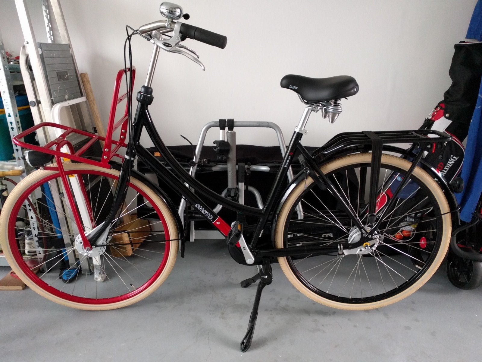 Batavus CNCTD DN3 Zwart Rood 55 met houten fietsmand, Ophalen, Terugtraprem, 53 tot 56 cm, Versnellingen