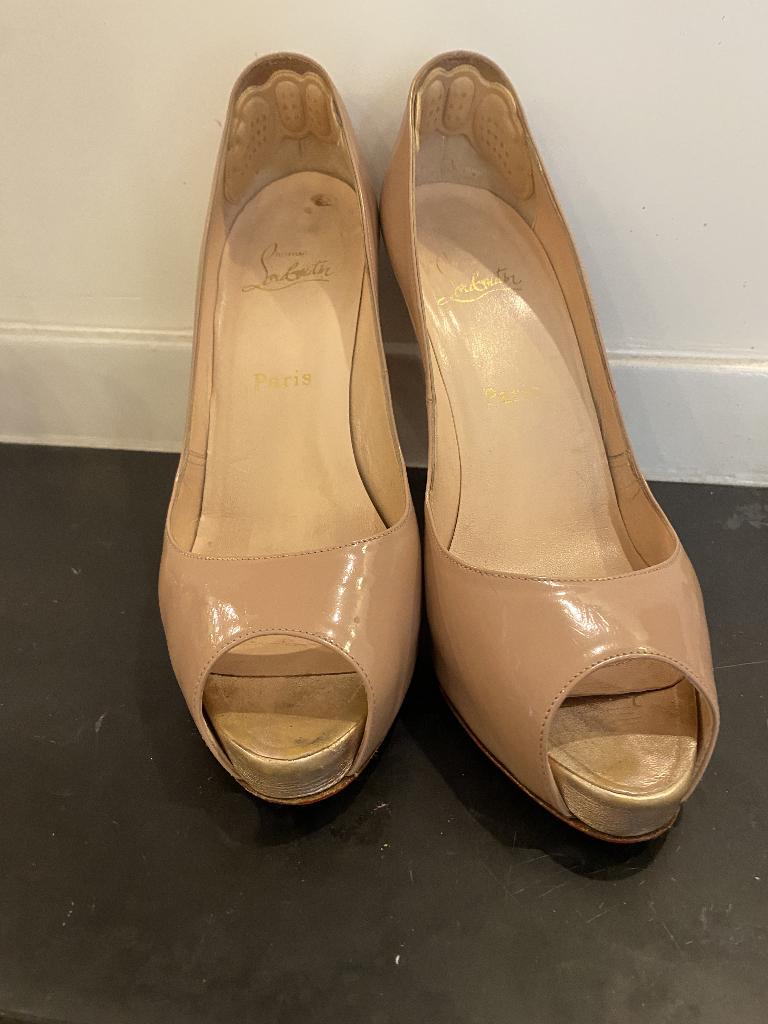 Christian Louboutin Very Privé maat 40,5, Pumps, Beige, Ophalen of Verzenden, Zo goed als nieuw