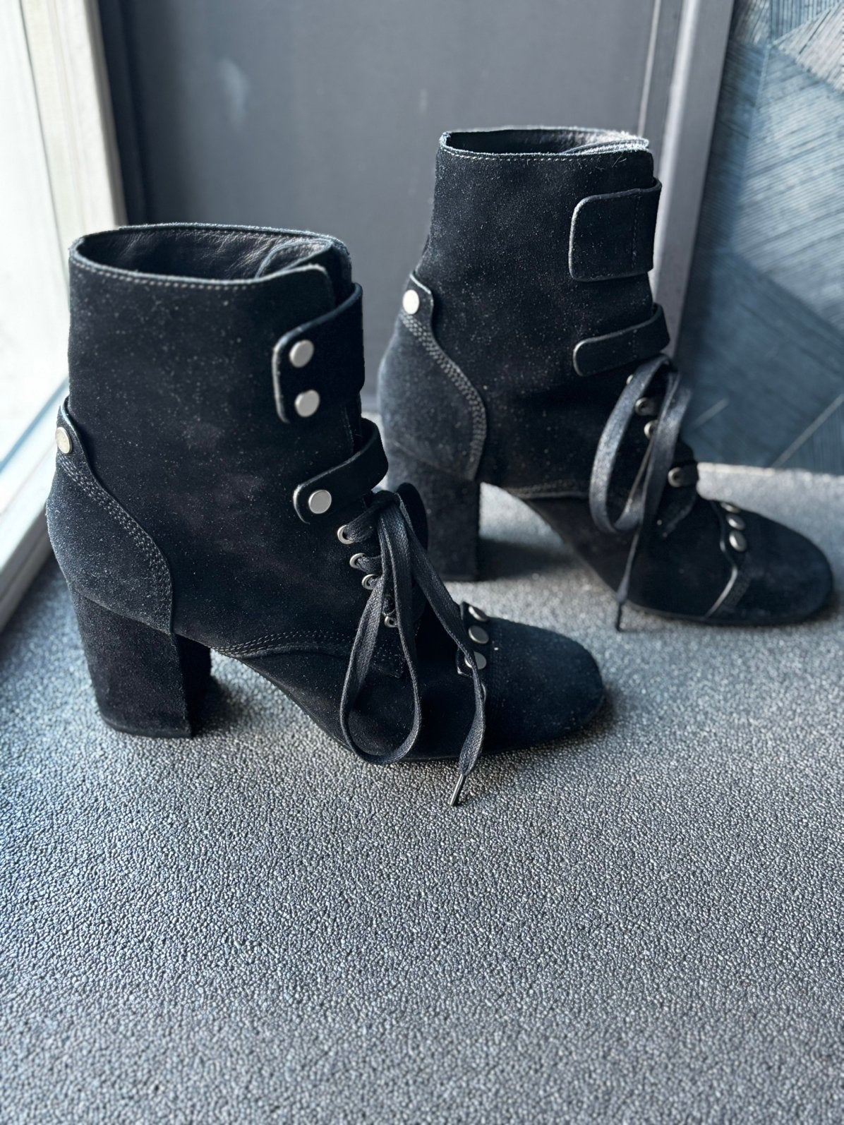 Suede enkellaarsjes Lola Cruz maat 40. Nieuwprijs 249 €, Zwart, Lage of Enkellaarzen, Ophalen of Verzenden, Gedragen