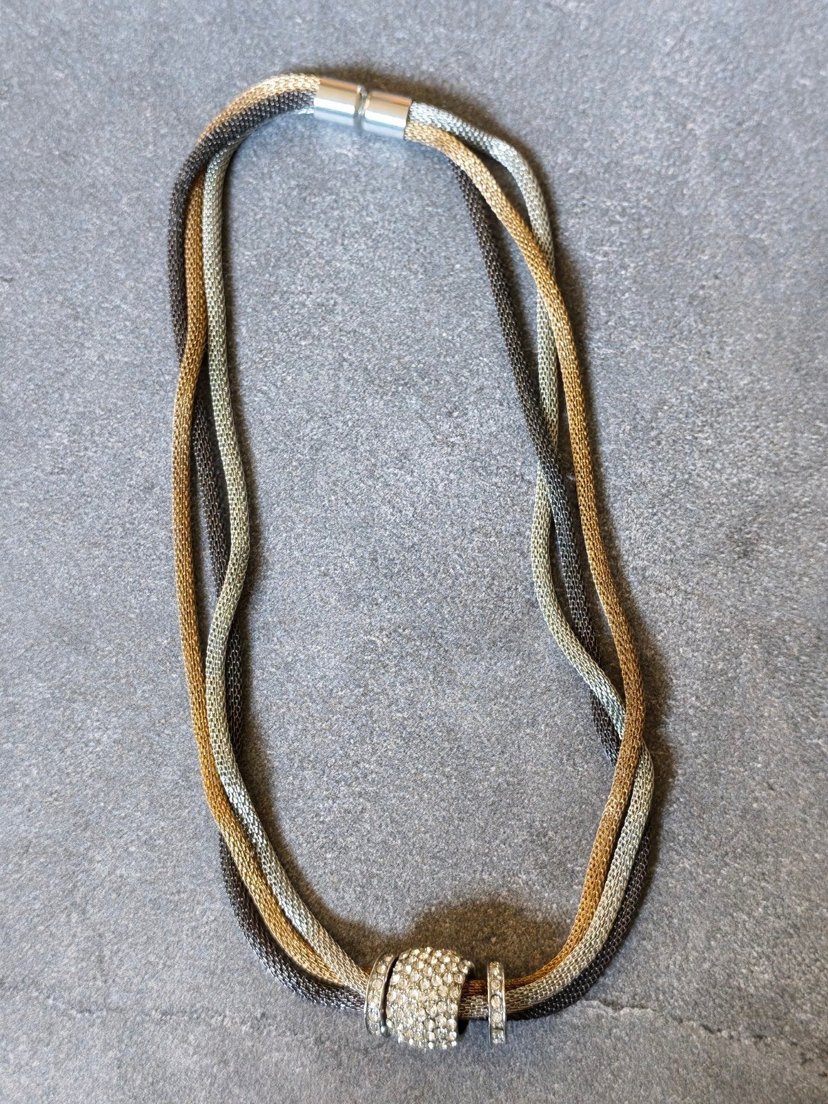 Ketting met goud- zilver- en zwartkleurige koord, Ophalen of Verzenden, Gebruikt, Goud